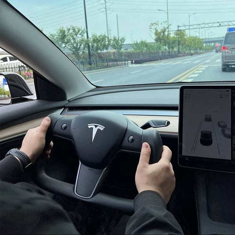 Volante Yoke con funzione riscaldante - Tesla Model 3 e Y